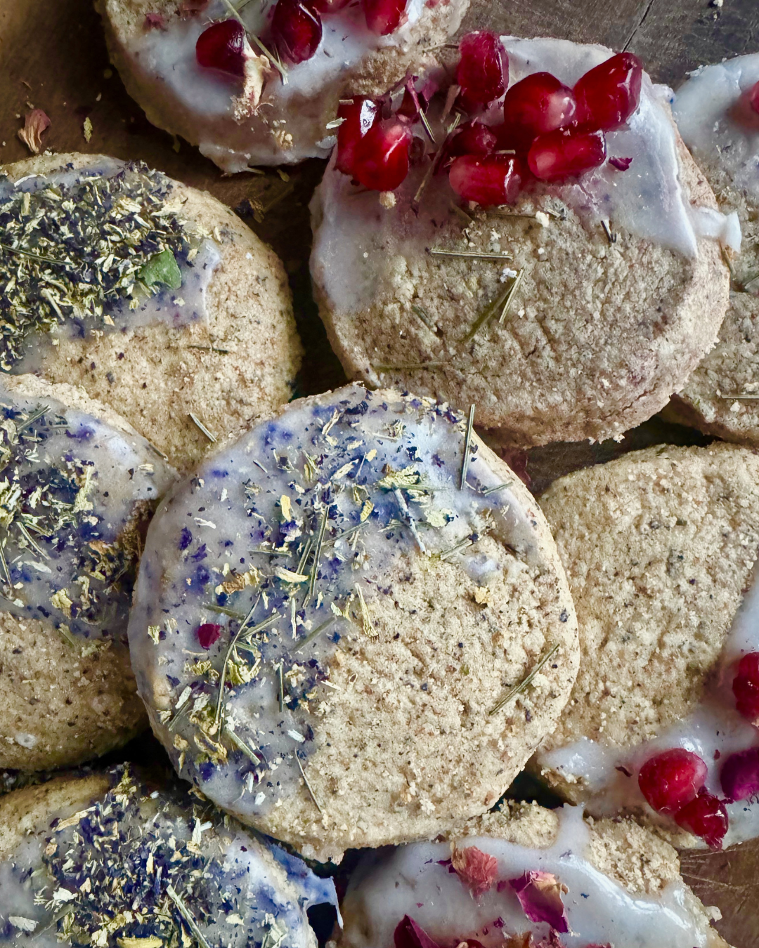 GALLETAS DE PINO & CLITORIA AZÚL PARA EL SOLSTICIO DE INVIERNO